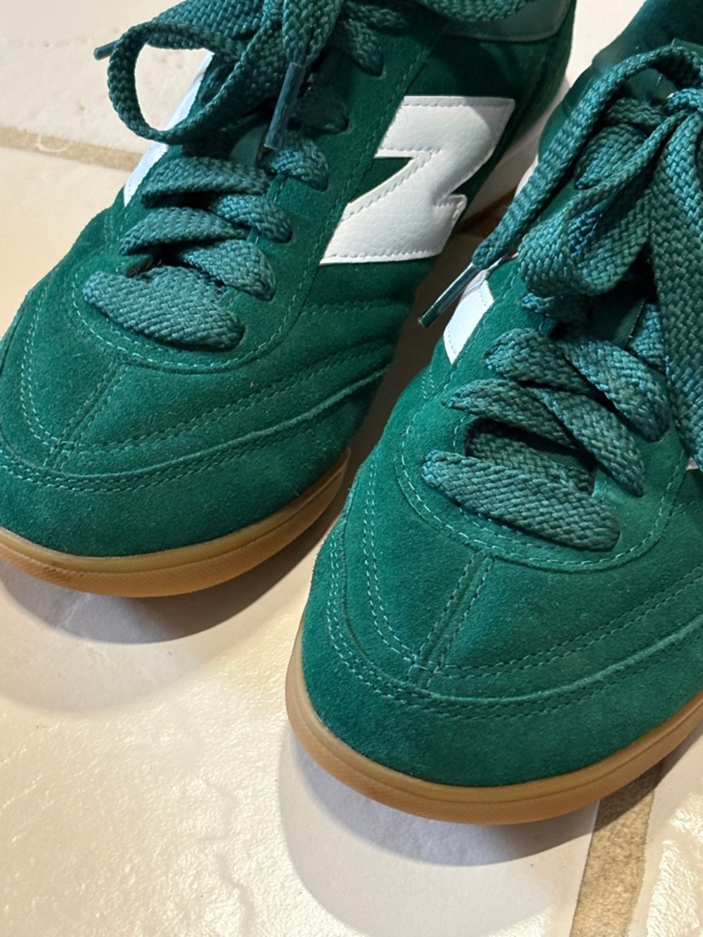 Super RARE New Balance Womens Green Suede Athletic Sneakers with White Accent - Picture 7 of 8